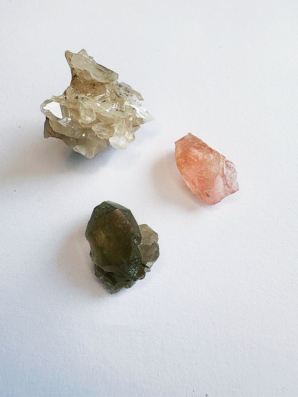 Mini trio 1 - Cristal de roche / Quartz fumé / Fluorite rose - origine FRANCE